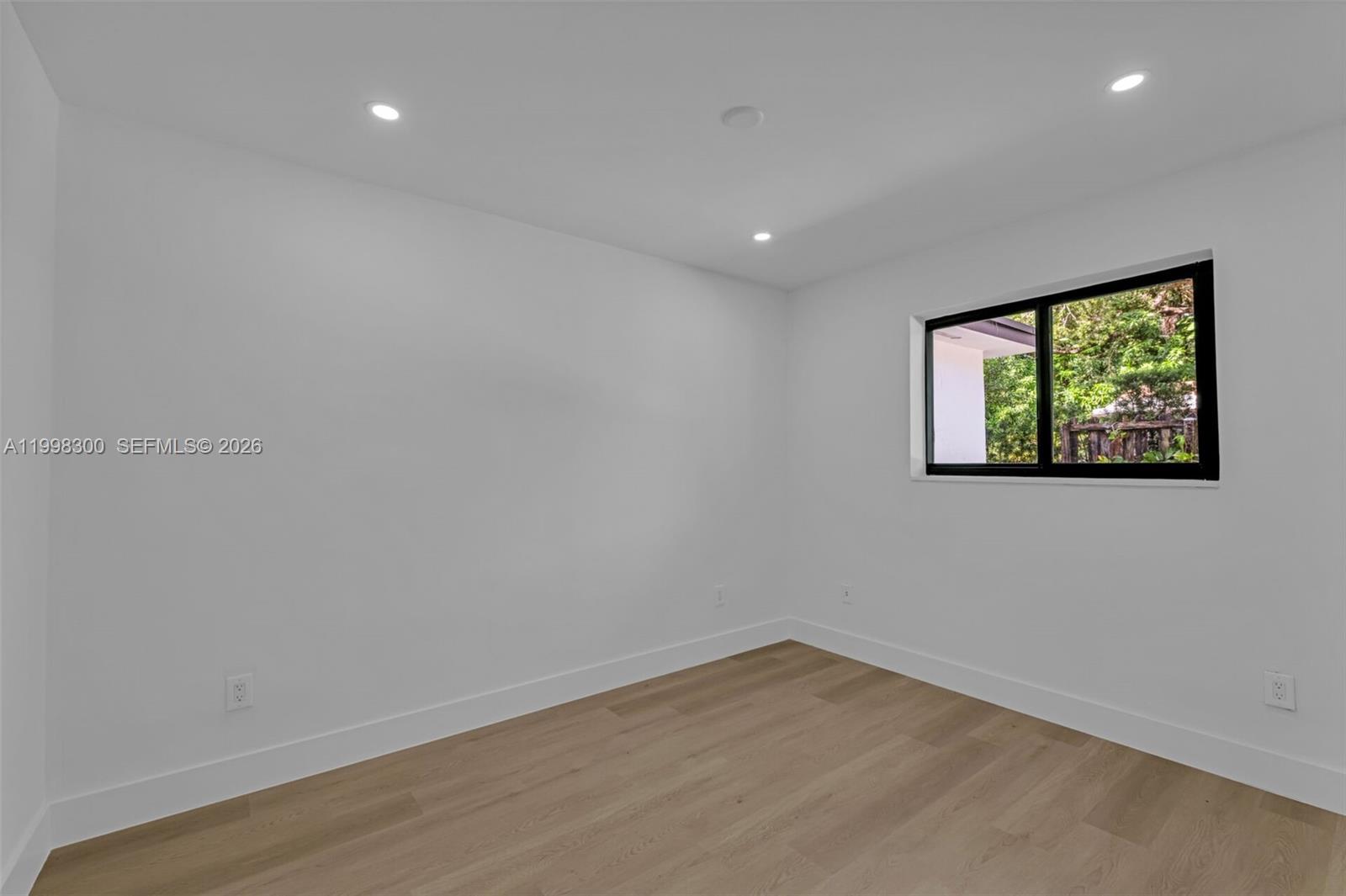 ARCH CREEKS ESTATES - Residential Lease