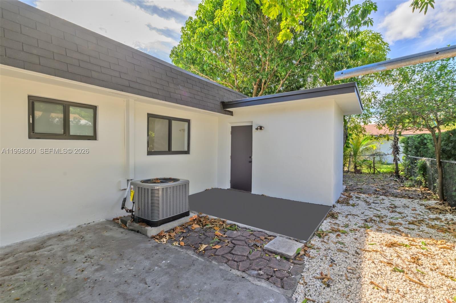 ARCH CREEKS ESTATES - Residential Lease