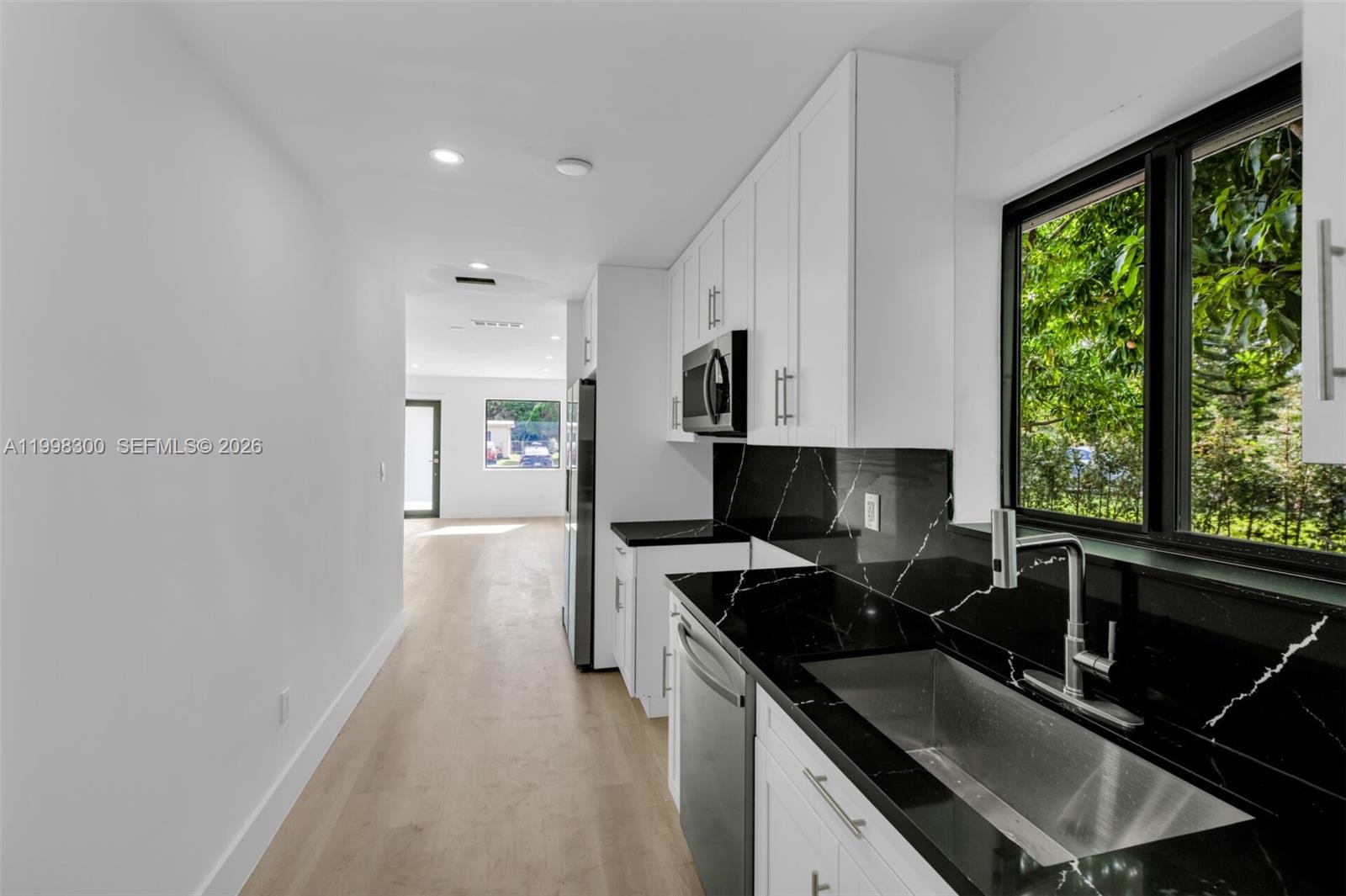 ARCH CREEKS ESTATES - Residential Lease