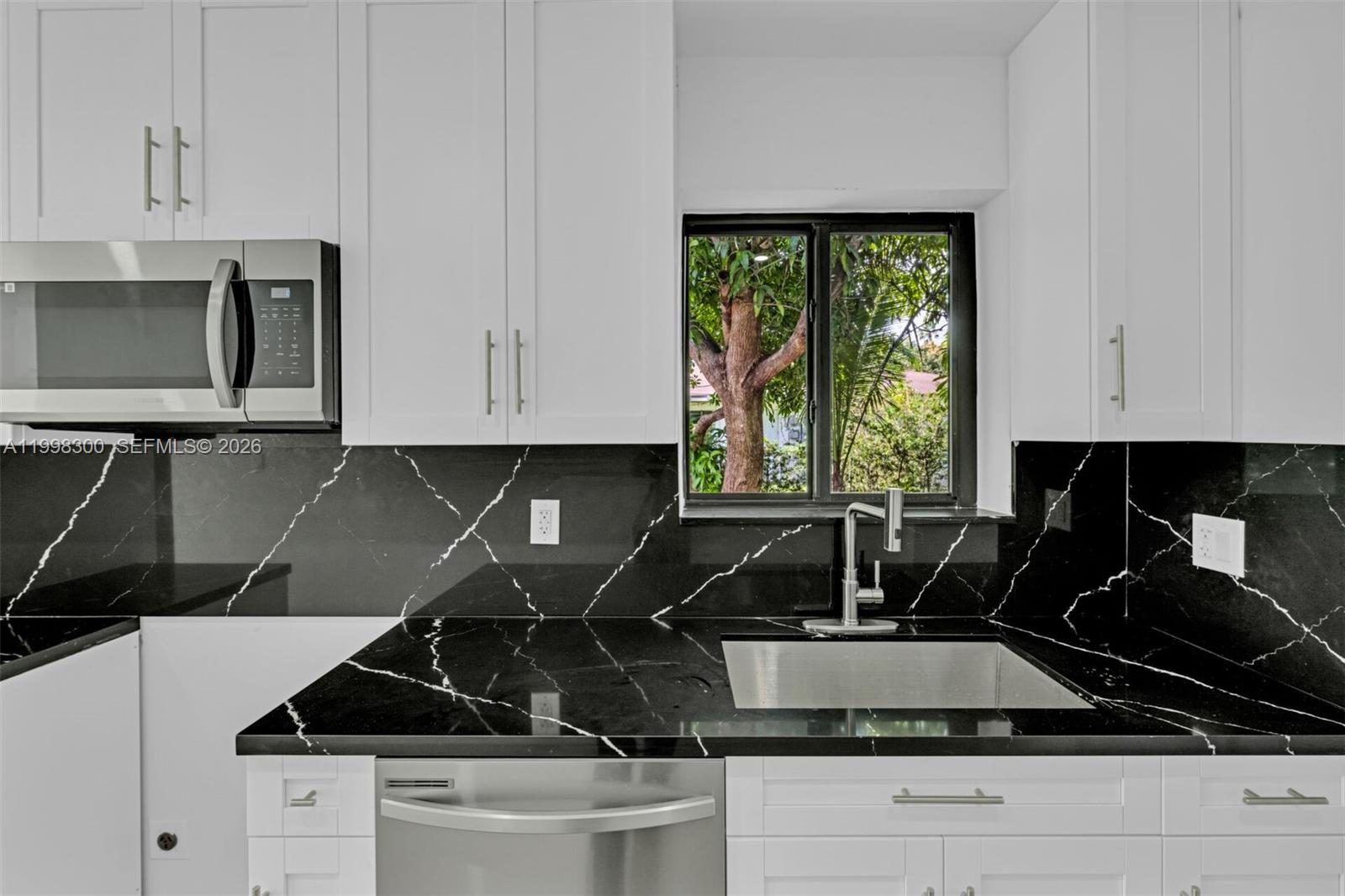 ARCH CREEKS ESTATES - Residential Lease