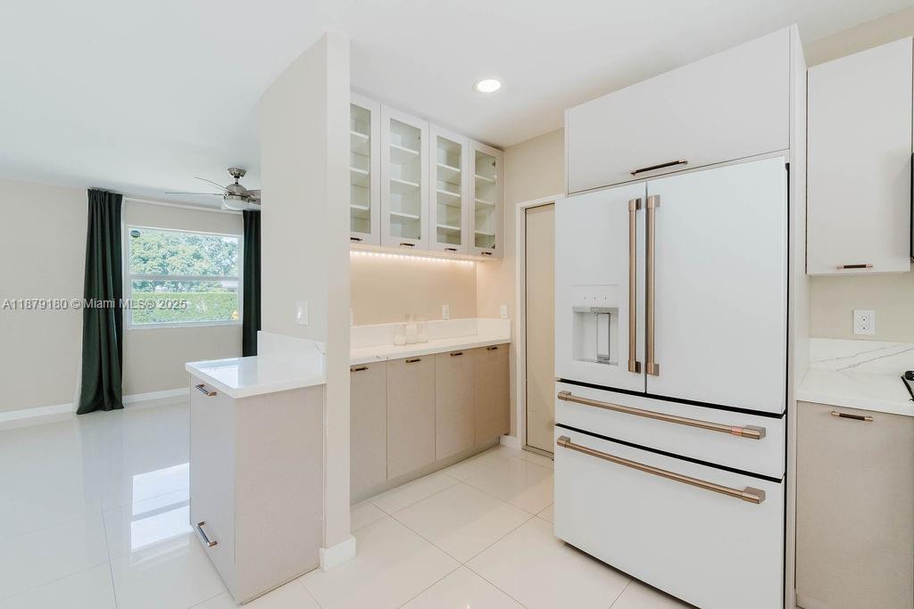 THE BANYAN DRIVE ESTATES - Residential Lease