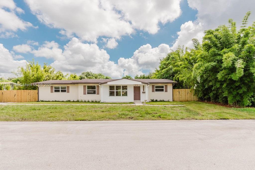 THE BANYAN DRIVE ESTATES - Residential Lease