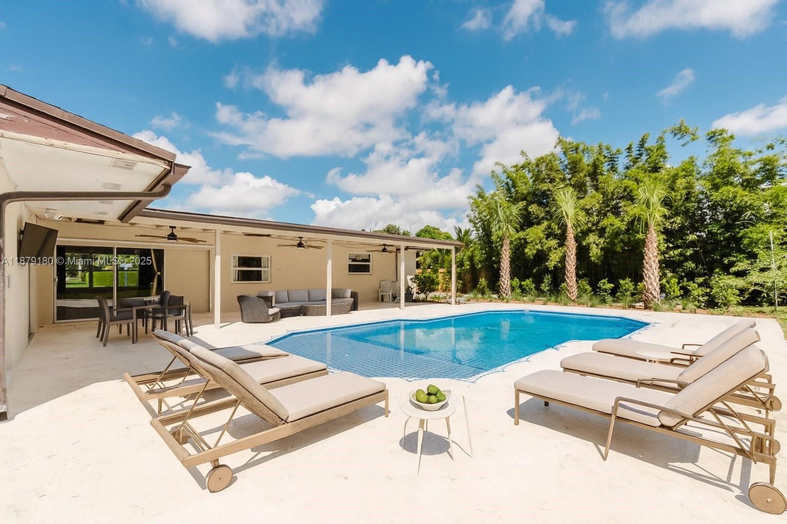 THE BANYAN DRIVE ESTATES - Residential Lease