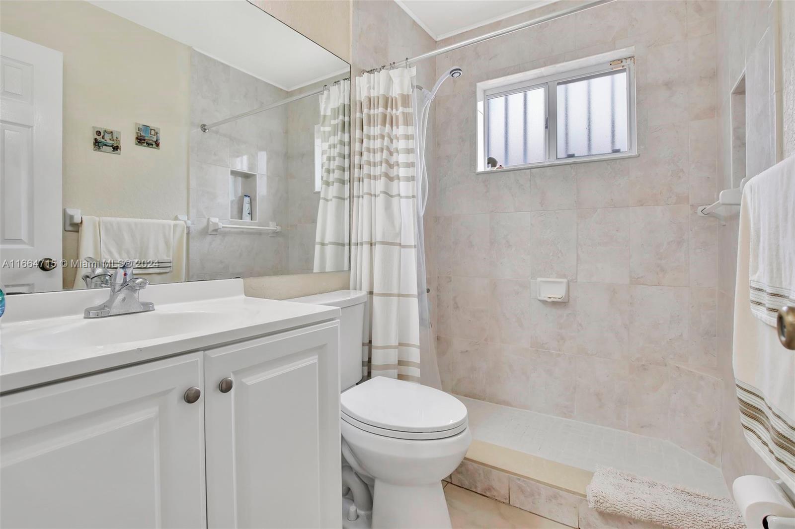 TURTLE RUN AT LAKES OF PA - Residential