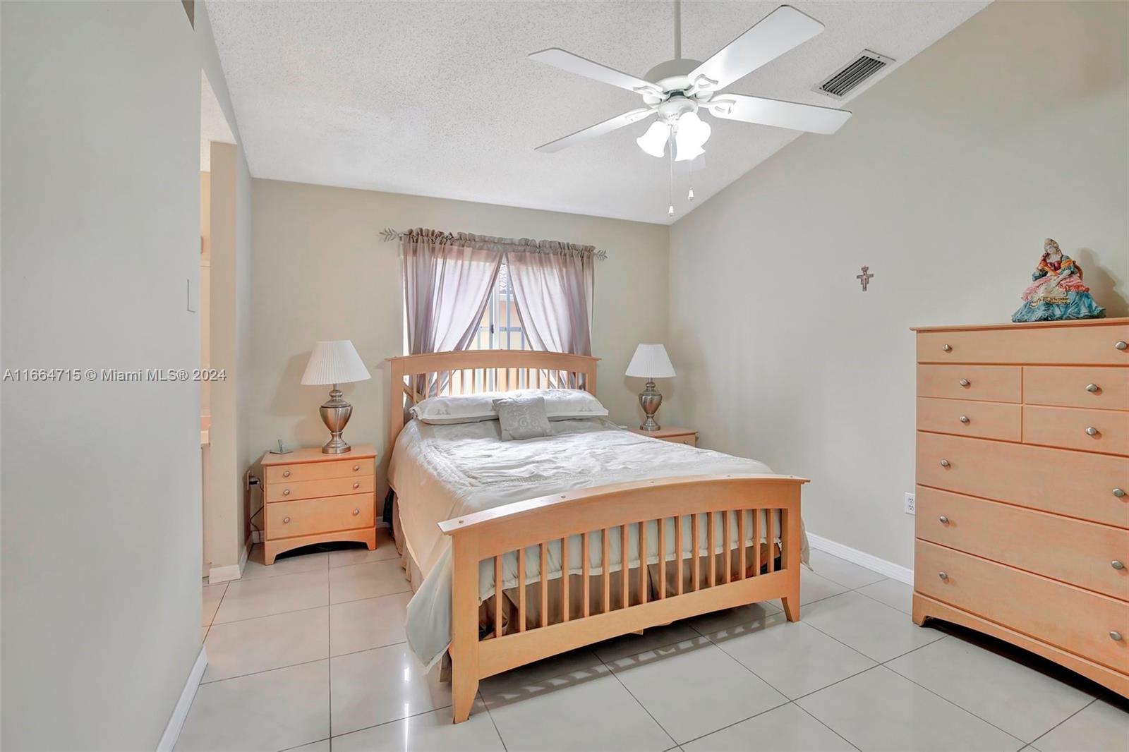 TURTLE RUN AT LAKES OF PA - Residential