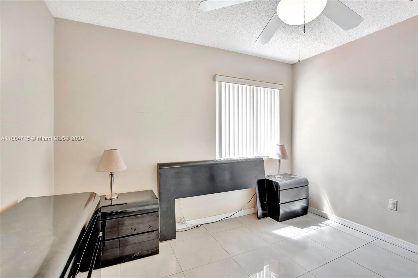 TURTLE RUN AT LAKES OF PA - Residential