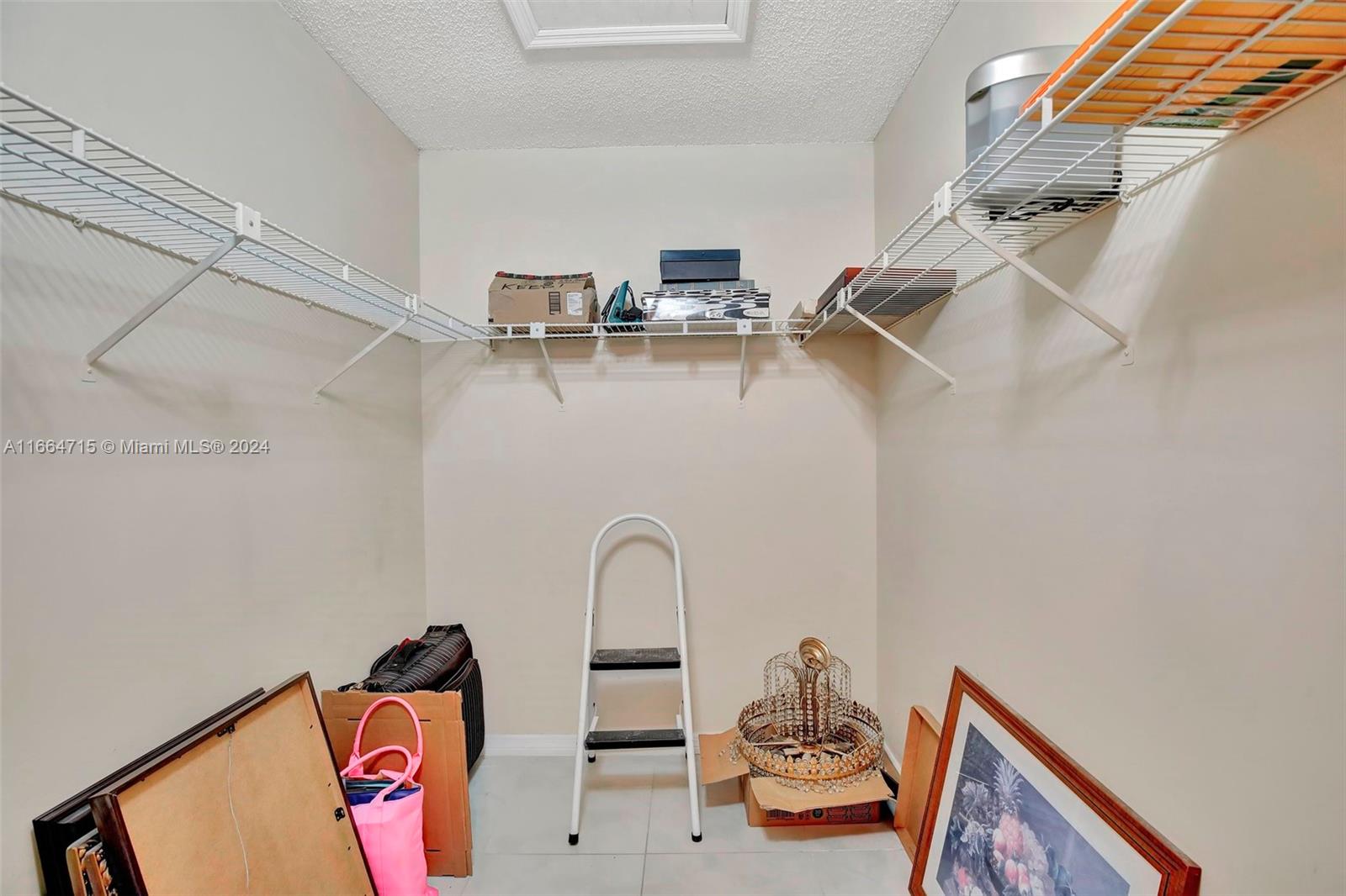 TURTLE RUN AT LAKES OF PA - Residential