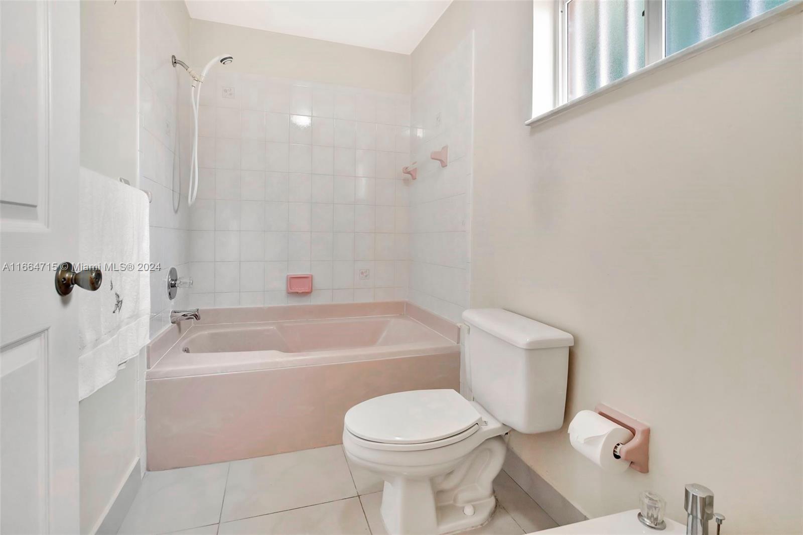 TURTLE RUN AT LAKES OF PA - Residential