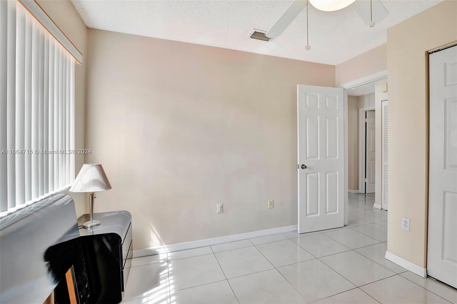 TURTLE RUN AT LAKES OF PA - Residential