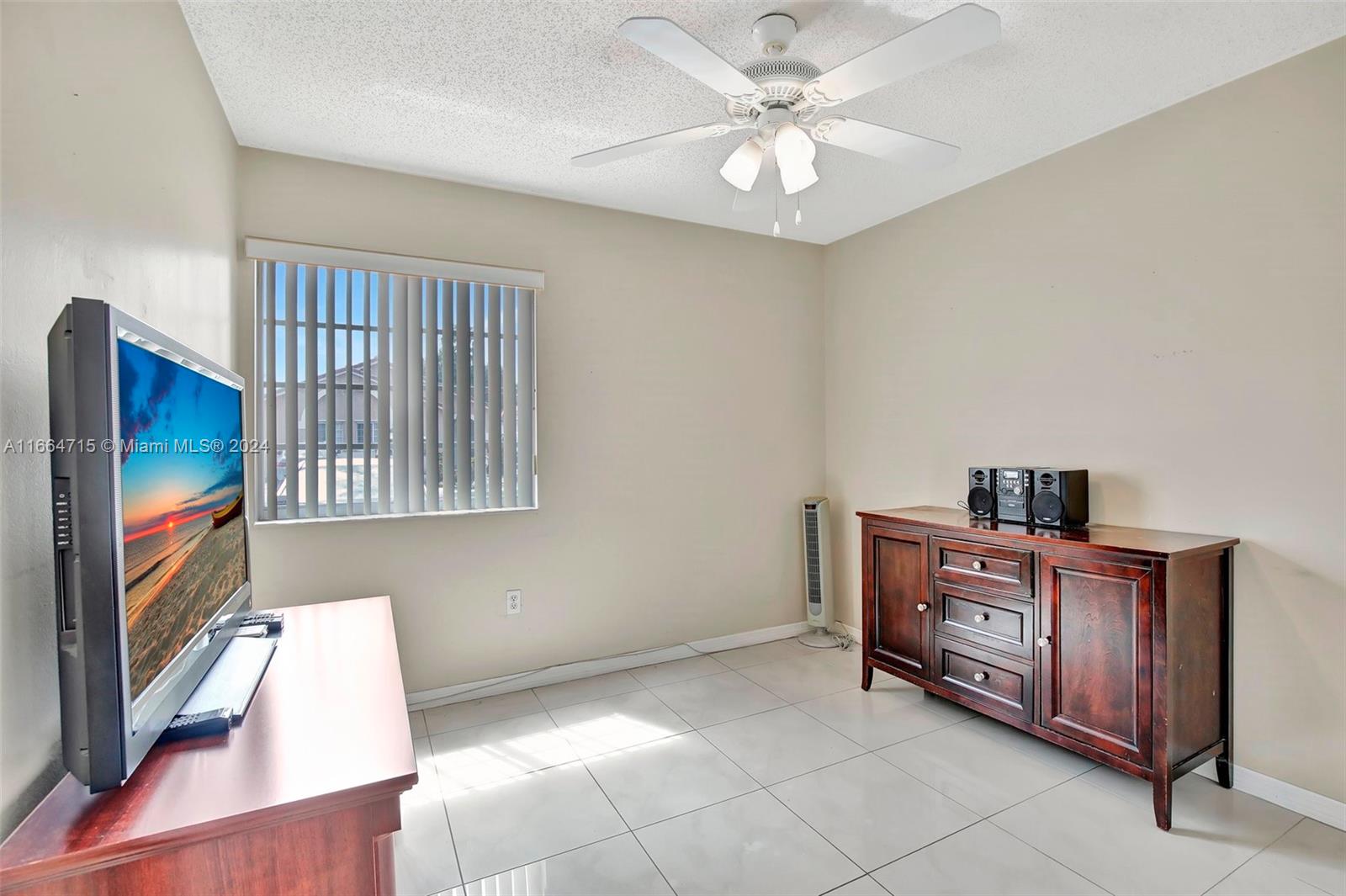 TURTLE RUN AT LAKES OF PA - Residential