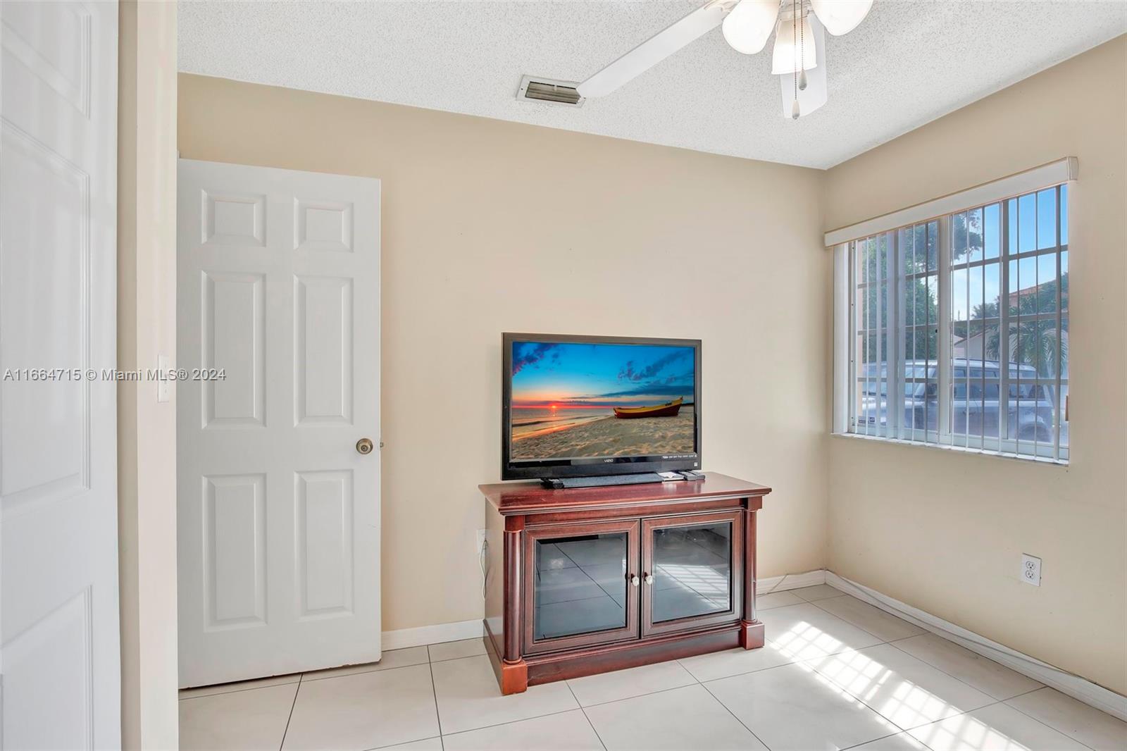 TURTLE RUN AT LAKES OF PA - Residential