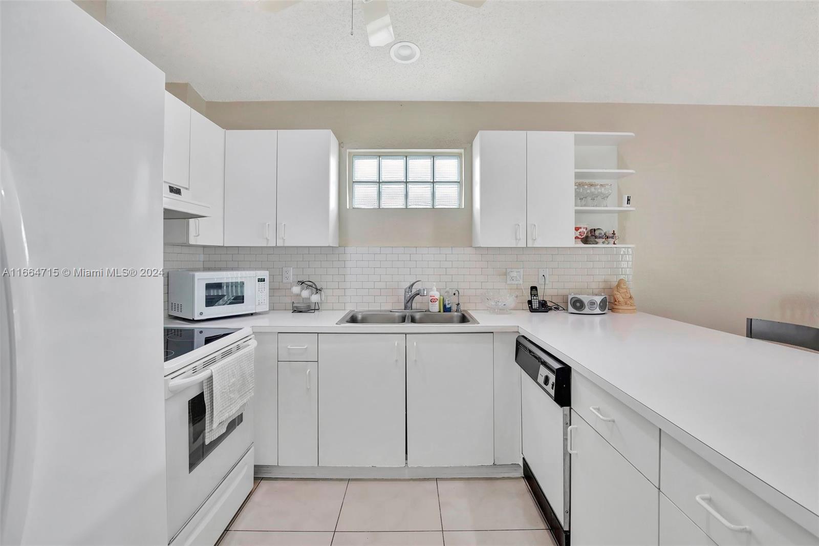 TURTLE RUN AT LAKES OF PA - Residential