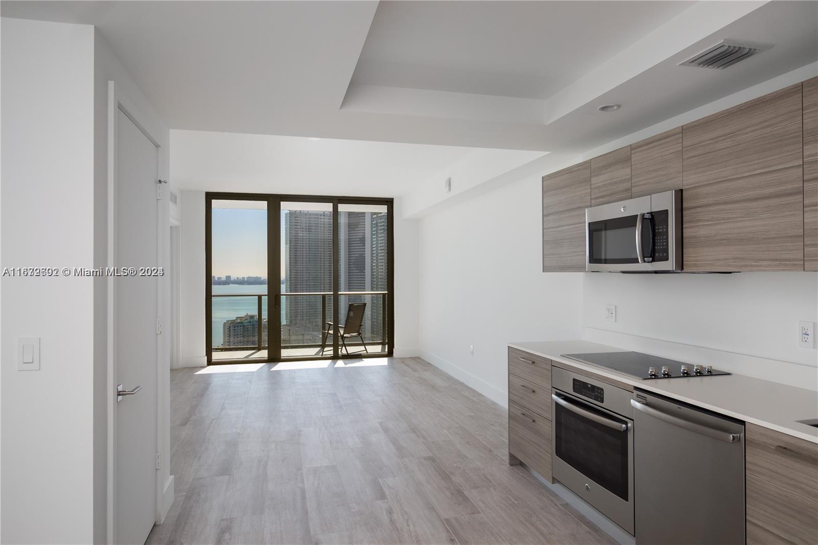121 NE 34th St 2806A
