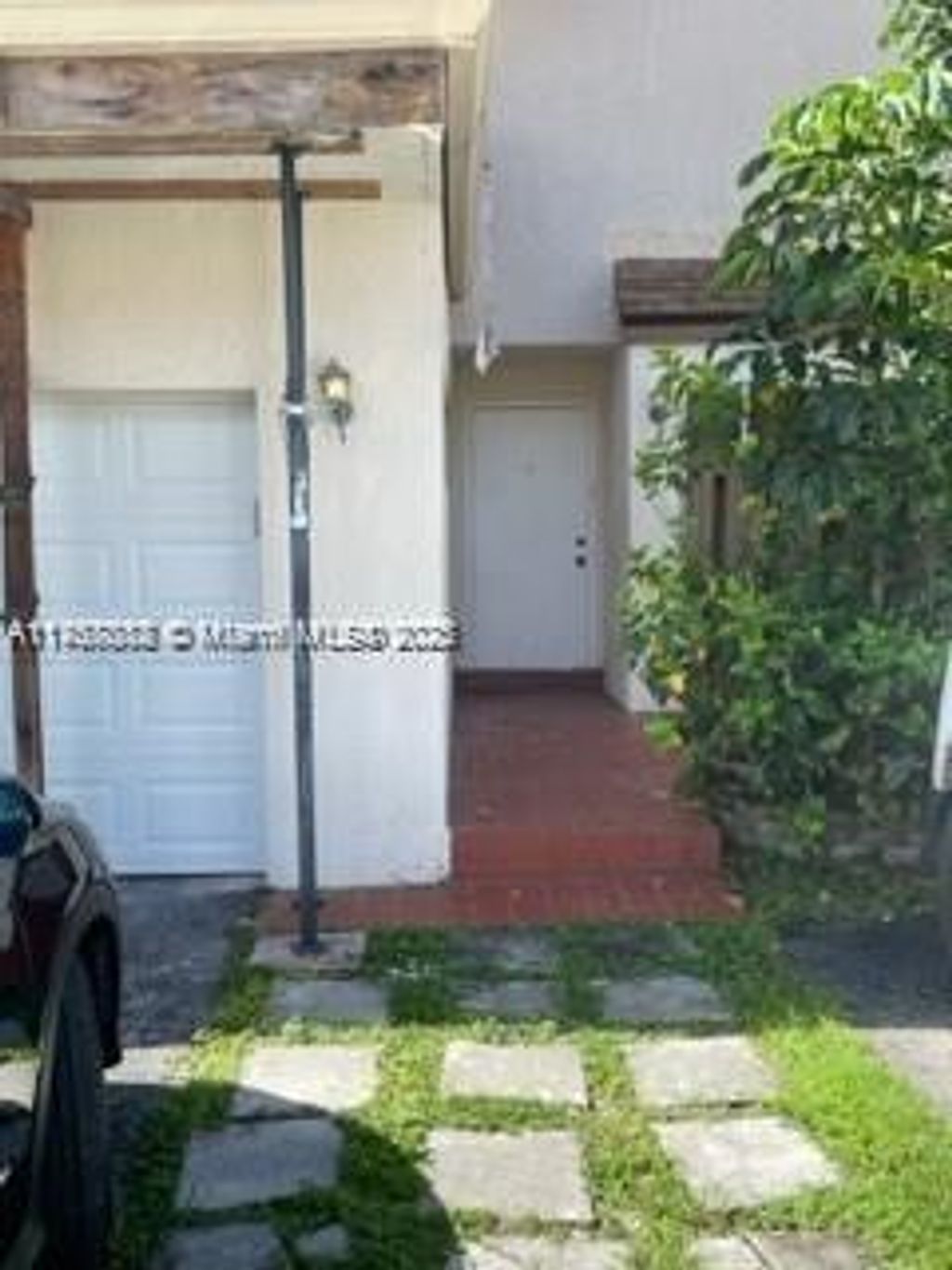 listing image 0