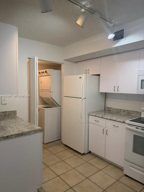 RIVIERA PALMS CONDO - Residential Lease