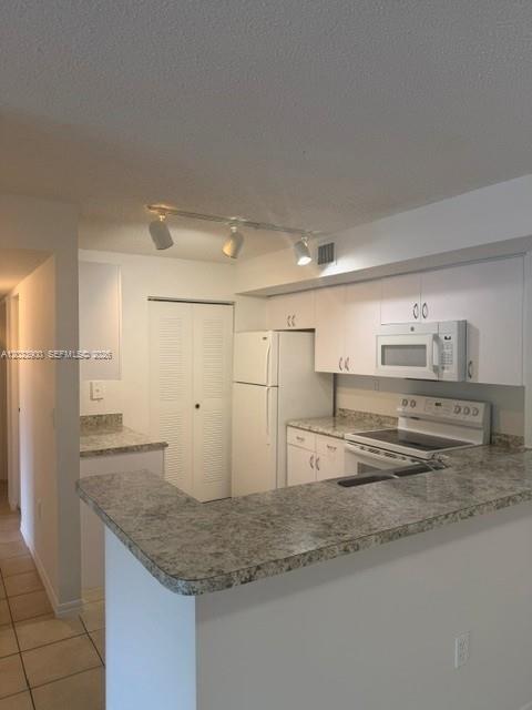 RIVIERA PALMS CONDO - Residential Lease