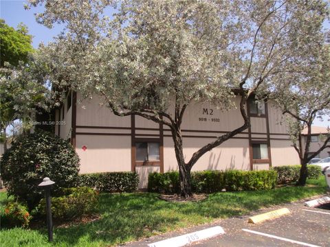 Photo of 9530 N Belfort Cir #108, Tamarac, FL 33321 (MLS # A11804865)