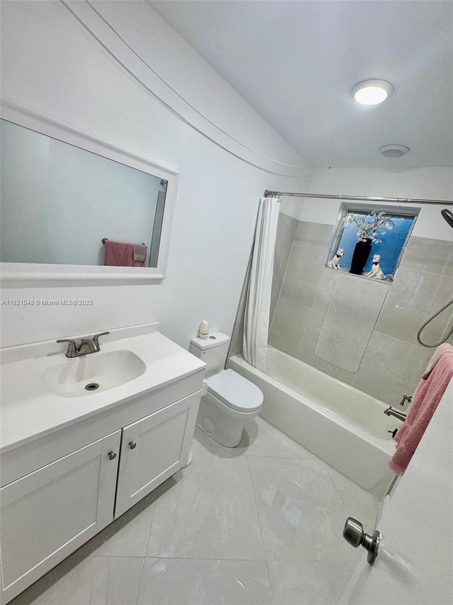 TOWN & COUNTRY APTS CONDO - Residential