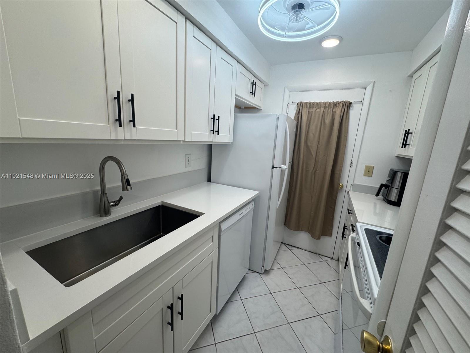 1431 S 14th Ave 118, Hollywood, FL, 33020/$187,000 2 1431 S 14th Ave 118