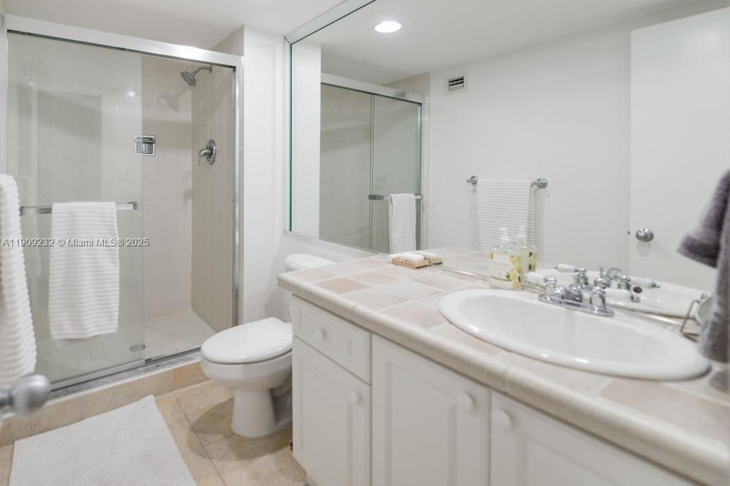 TOWERS OF KEY BISCAYNE CO - Residential Lease