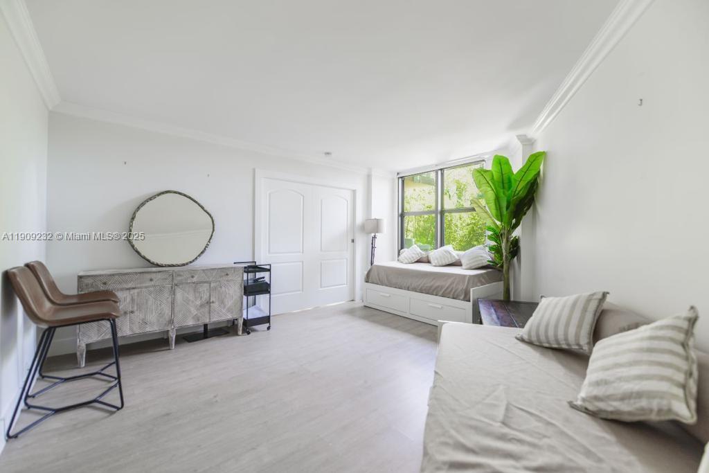 TOWERS OF KEY BISCAYNE CO - Residential Lease