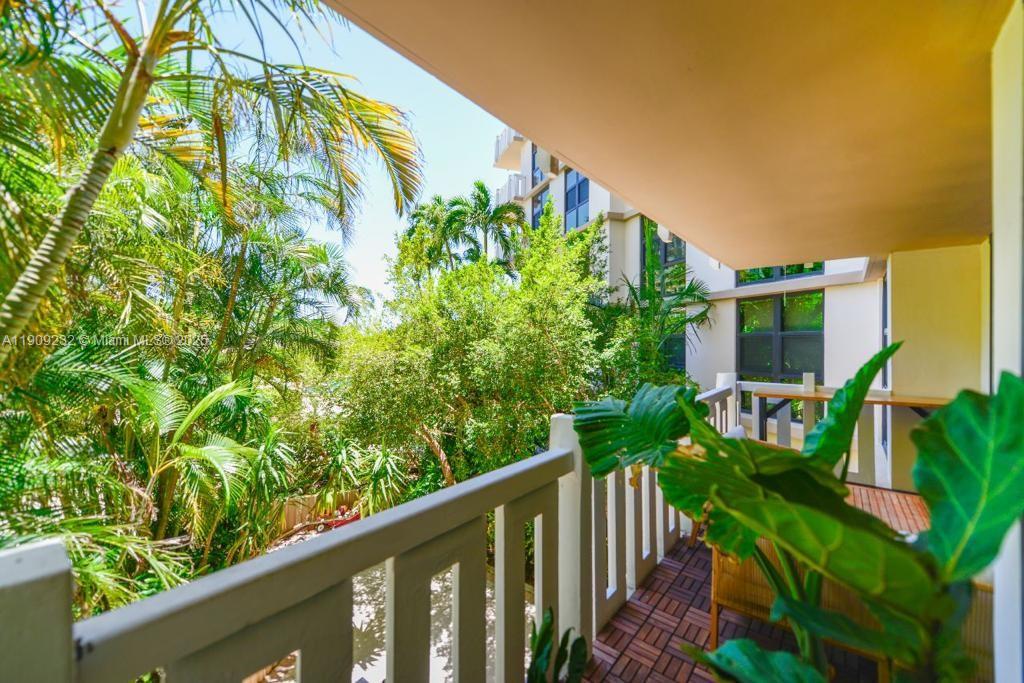 TOWERS OF KEY BISCAYNE CO - Residential Lease