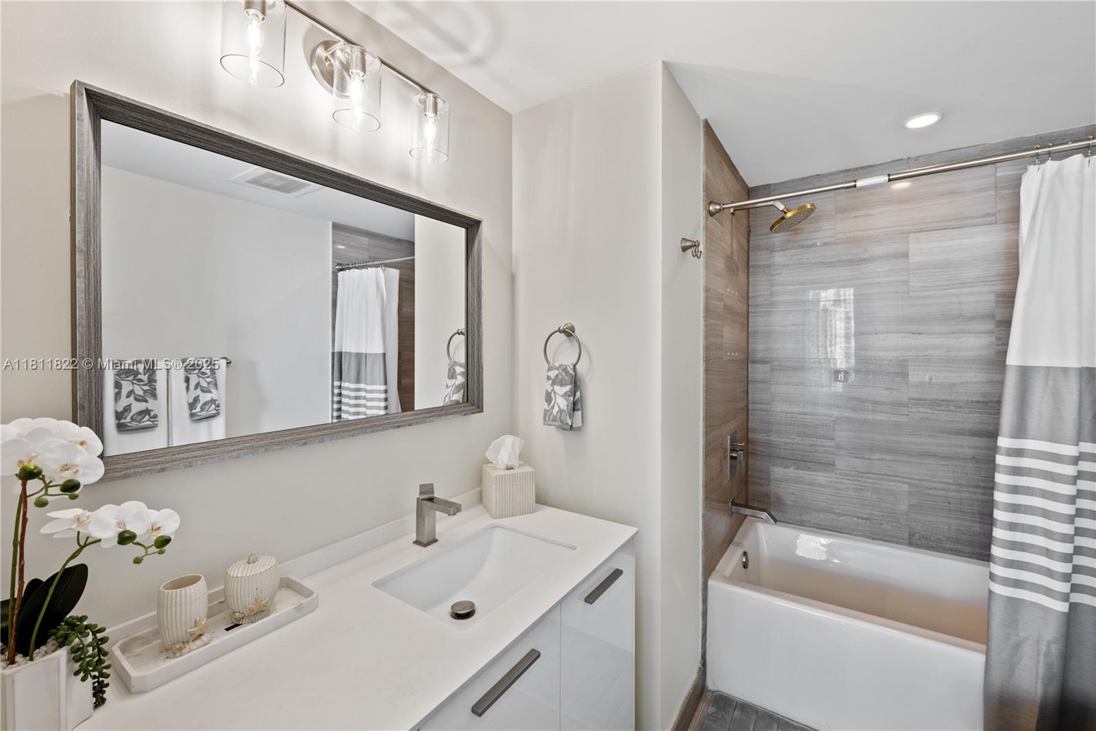 BRICKELLHOUSE CONDO - Land