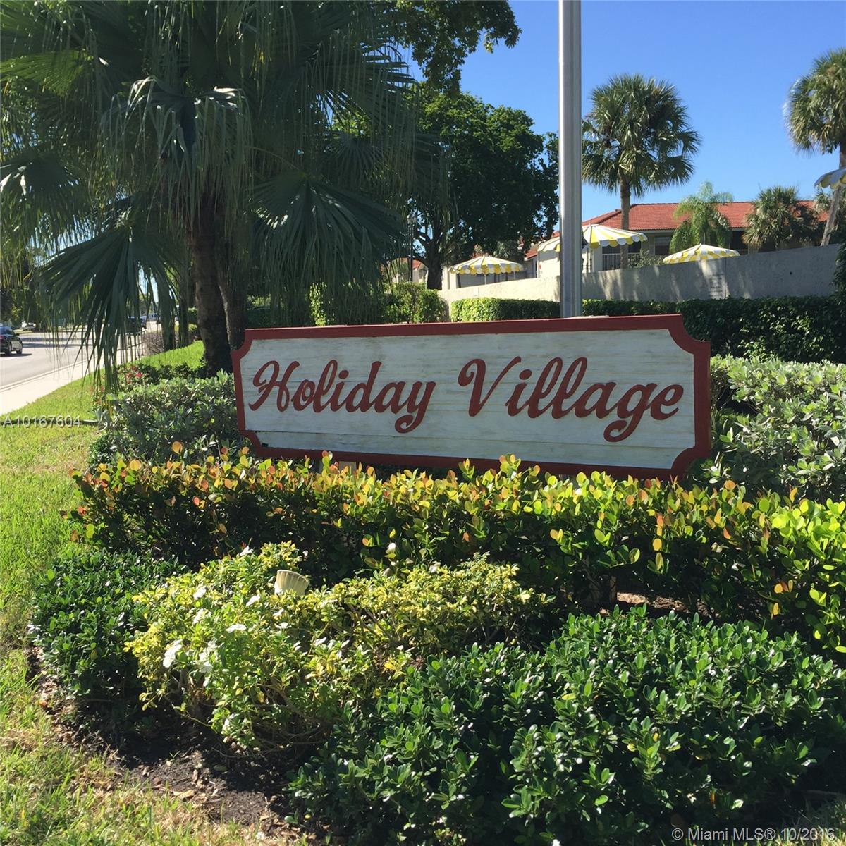 Great Coral Springs location near plenty of shopping, Banks, Hotels and restaurants. Community pool and clubhouse. Washer, dryer, Stove, Refrigerator, Microwave oven in unit.