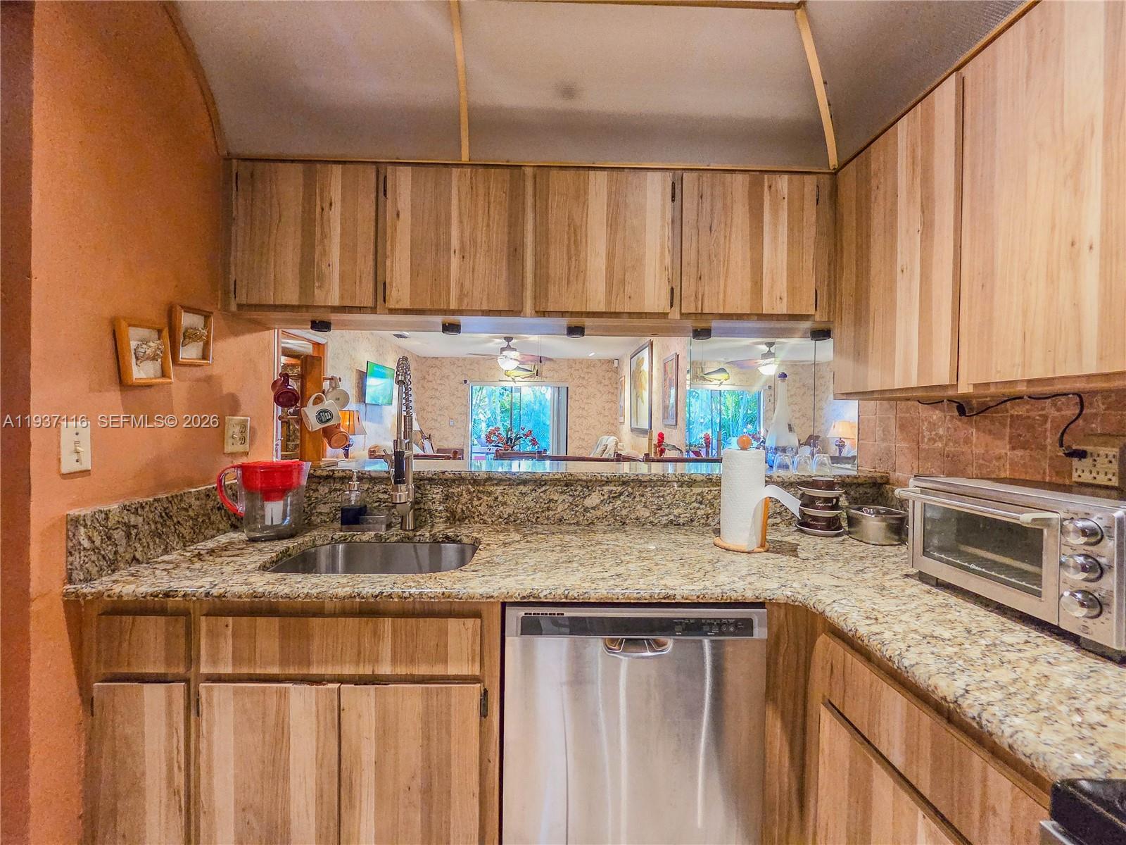 HEFTLER TOWNHOUSES AT RED - Residential Lease