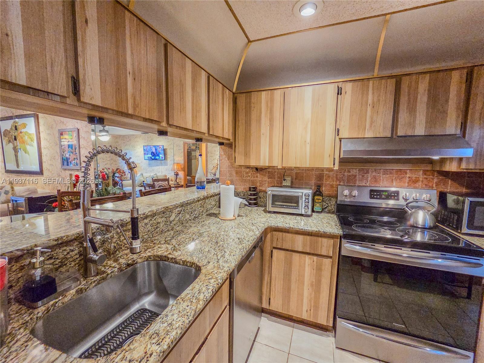 HEFTLER TOWNHOUSES AT RED - Residential Lease