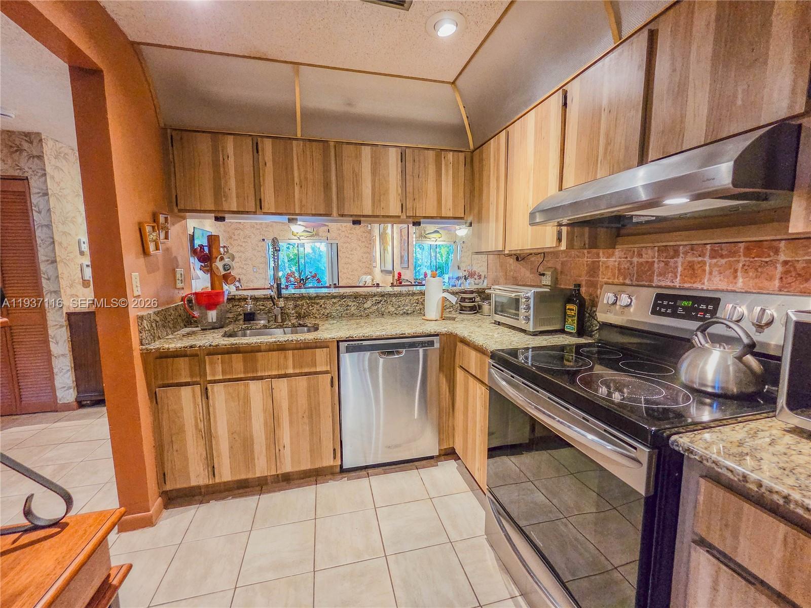 HEFTLER TOWNHOUSES AT RED - Residential Lease