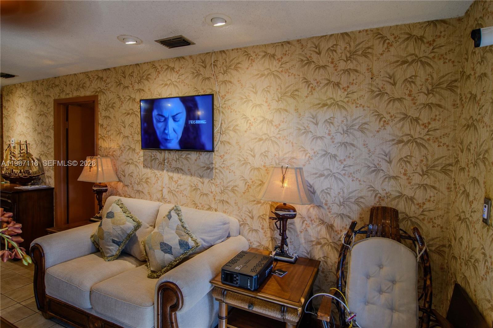 HEFTLER TOWNHOUSES AT RED - Residential Lease