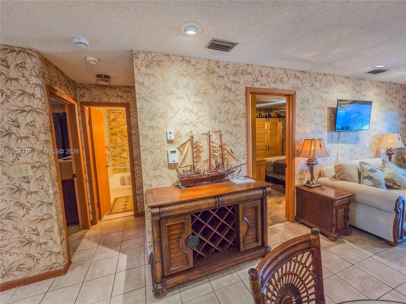 HEFTLER TOWNHOUSES AT RED - Residential Lease