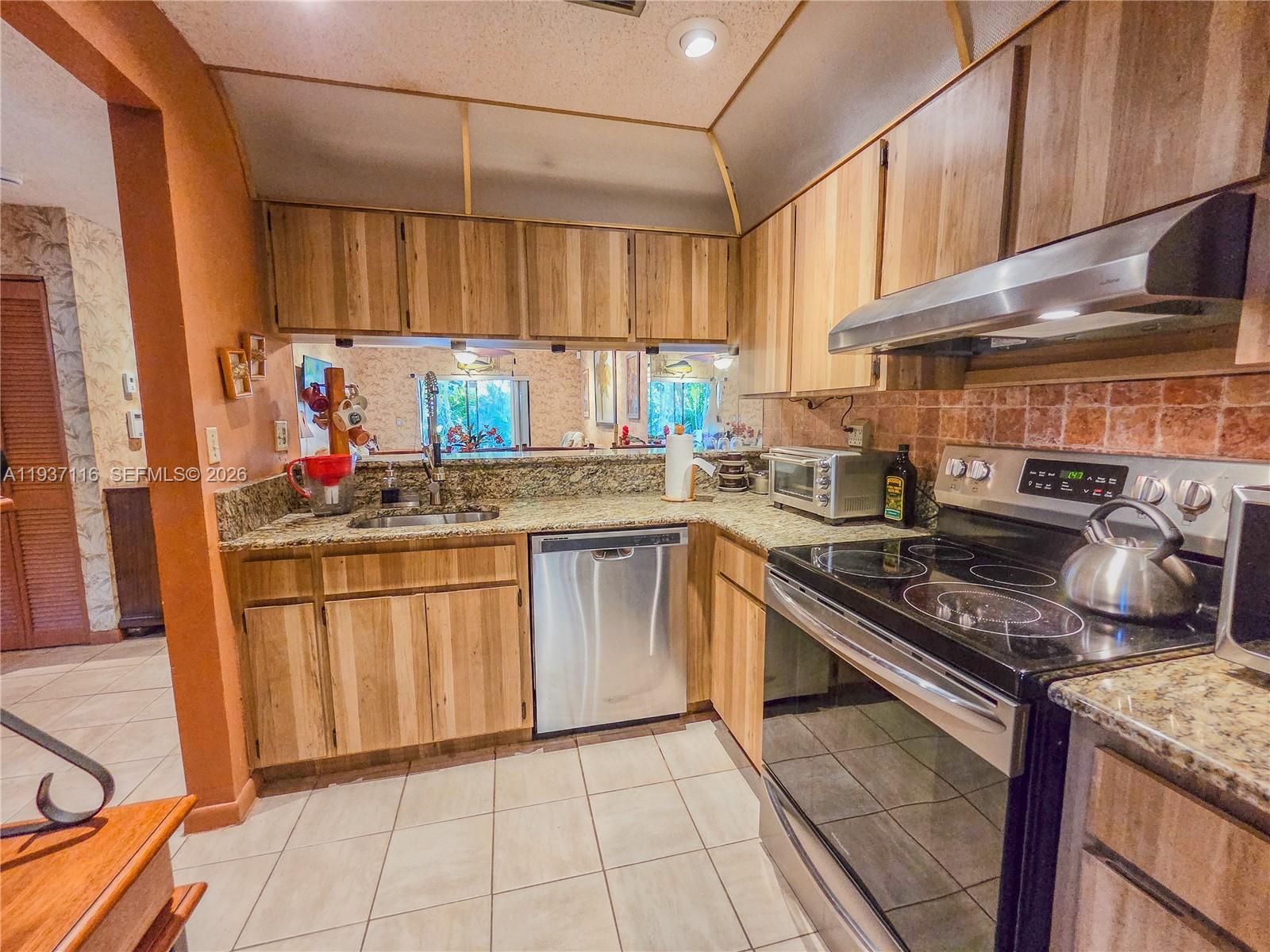 HEFTLER TOWNHOUSES AT RED - Residential Lease