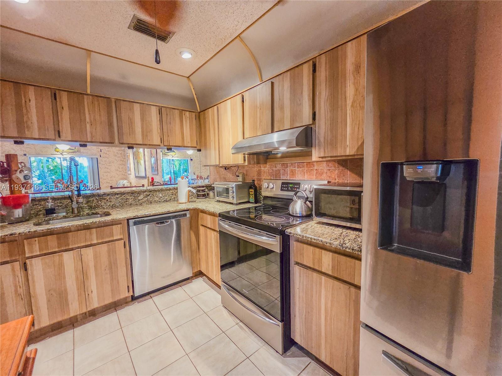 HEFTLER TOWNHOUSES AT RED - Residential Lease