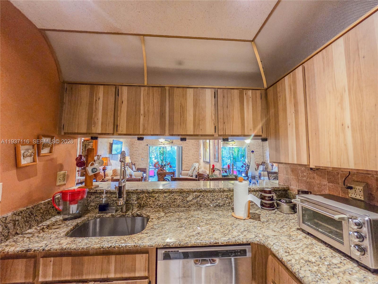 HEFTLER TOWNHOUSES AT RED - Residential Lease