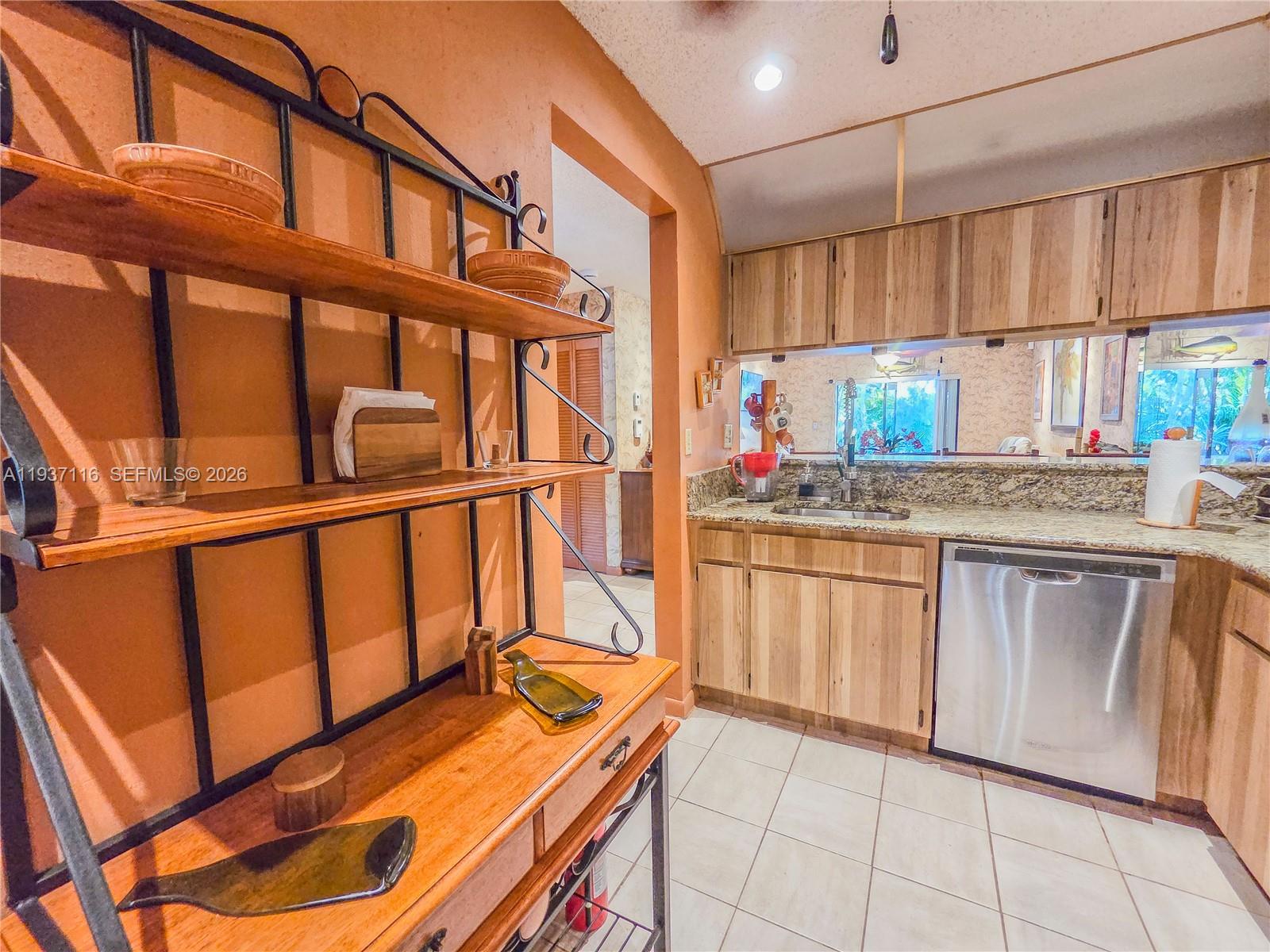 HEFTLER TOWNHOUSES AT RED - Residential Lease