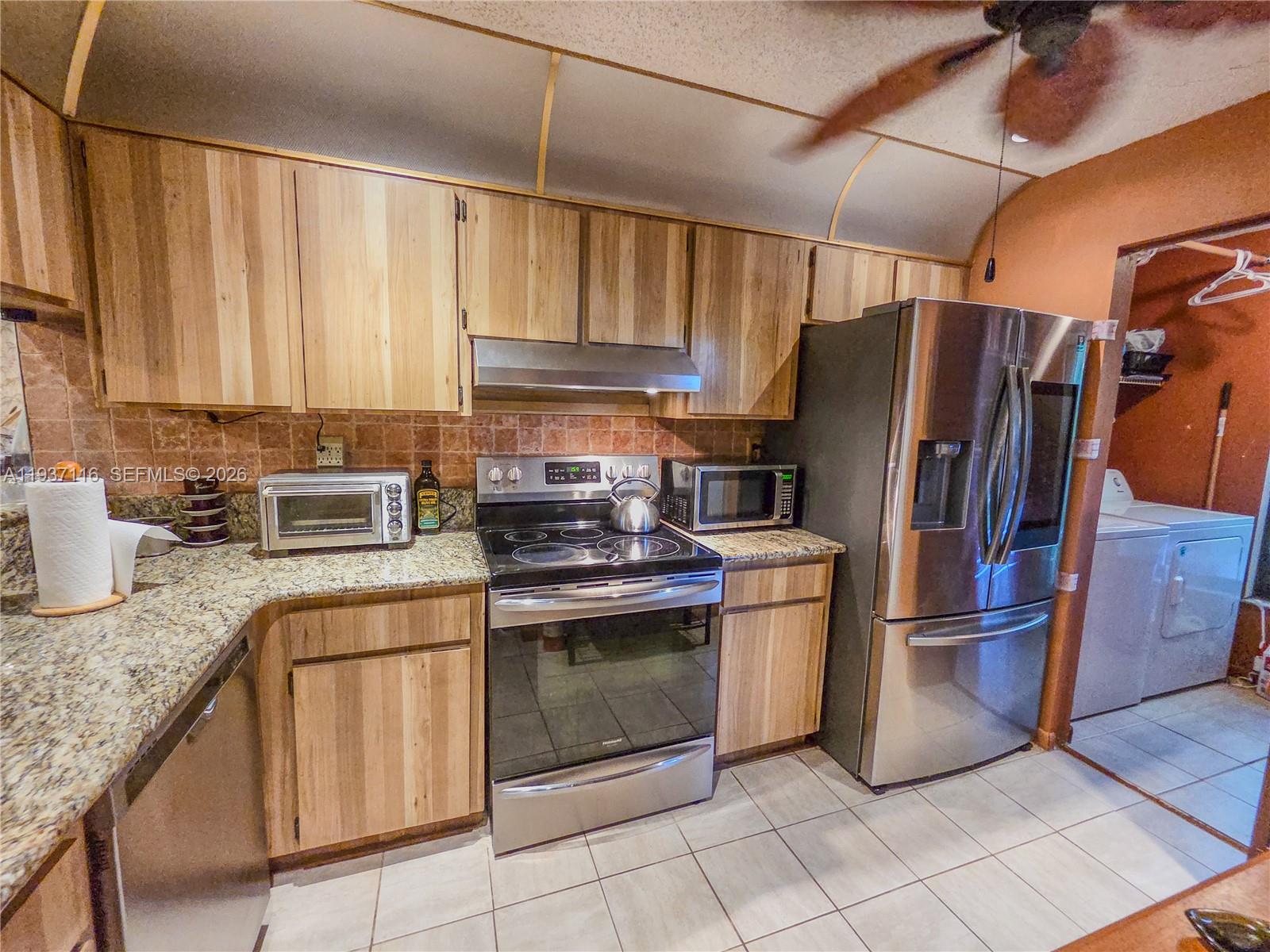 HEFTLER TOWNHOUSES AT RED - Residential Lease