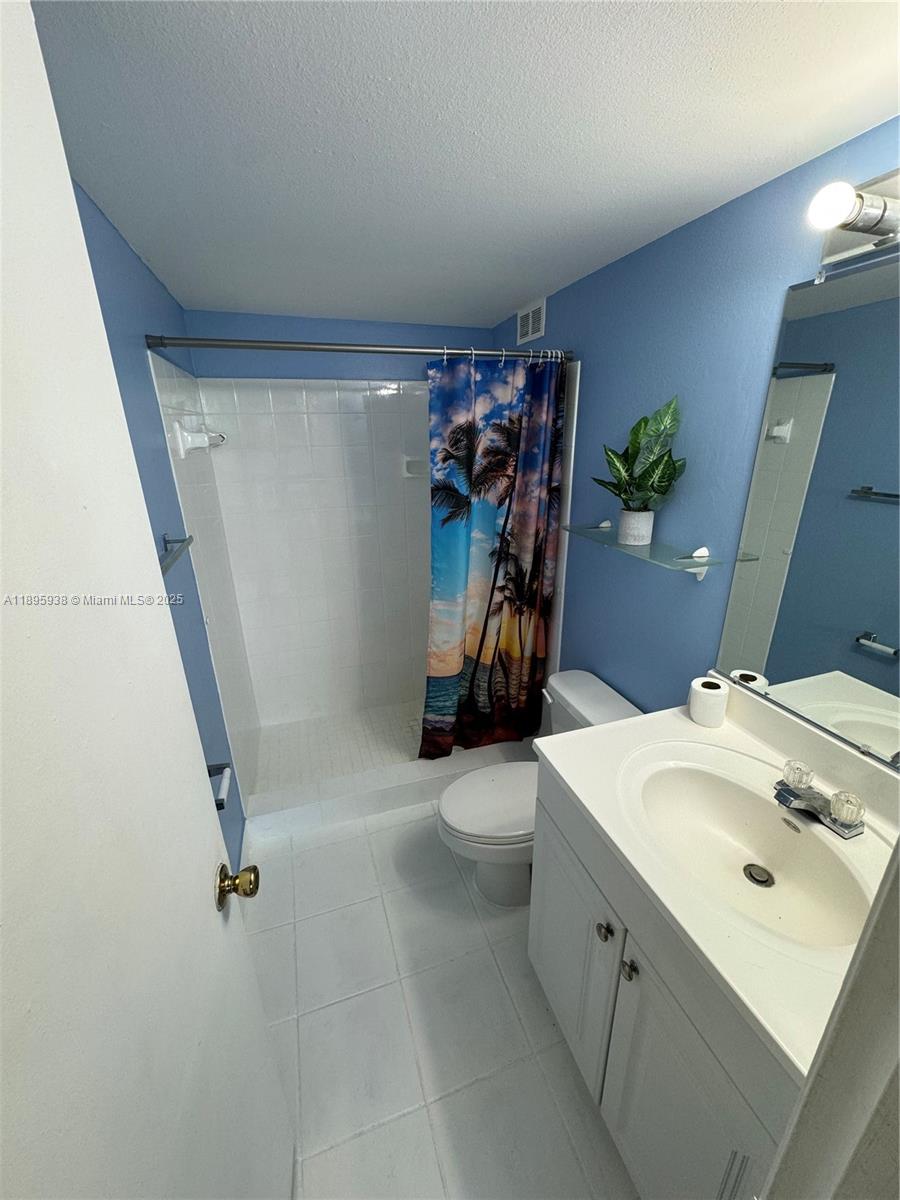 HARBOUR POINTE OF MIAMI C - Residential