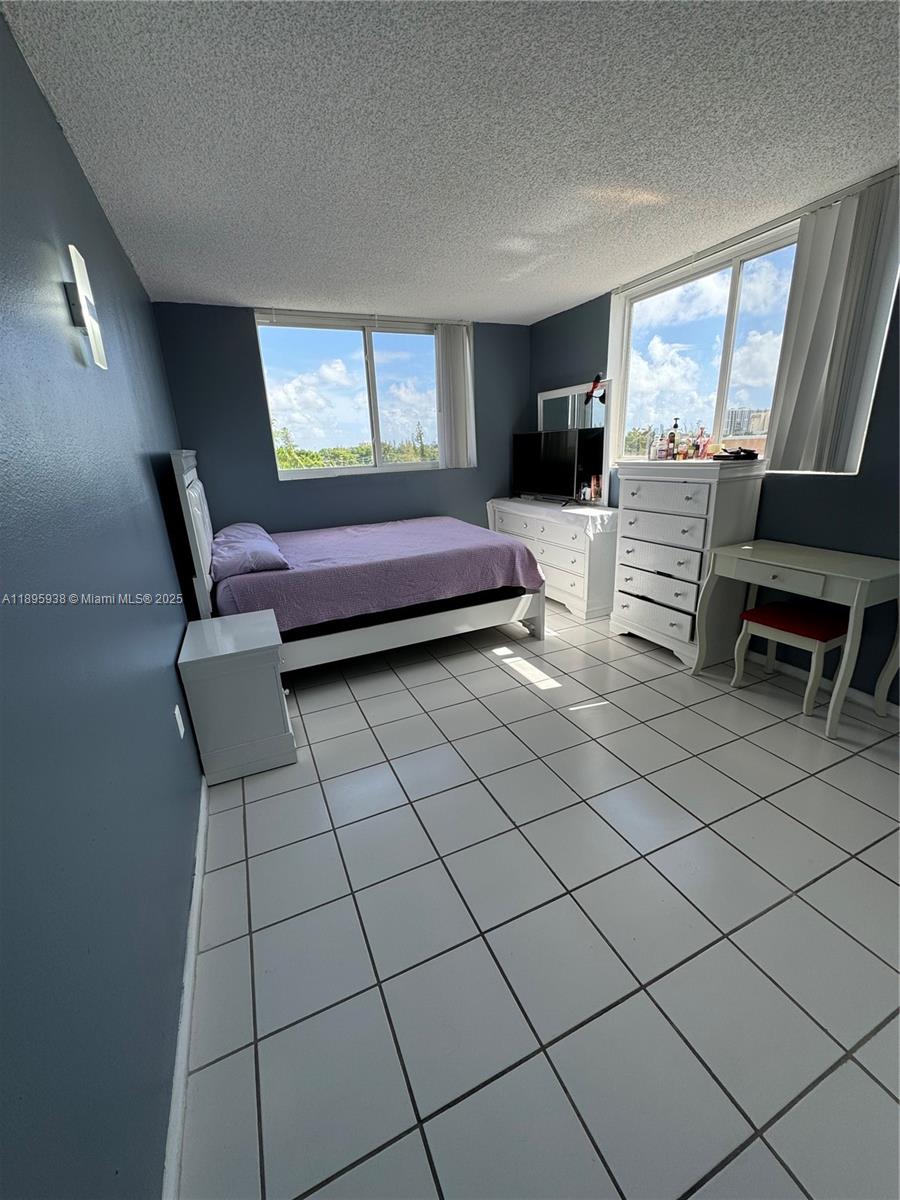 HARBOUR POINTE OF MIAMI C - Residential