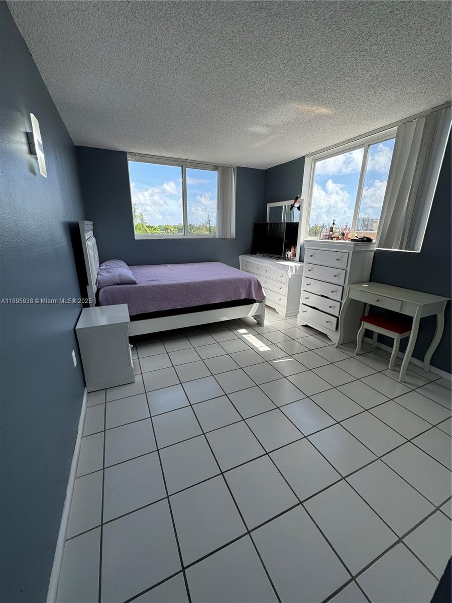 HARBOUR POINTE OF MIAMI C - Residential