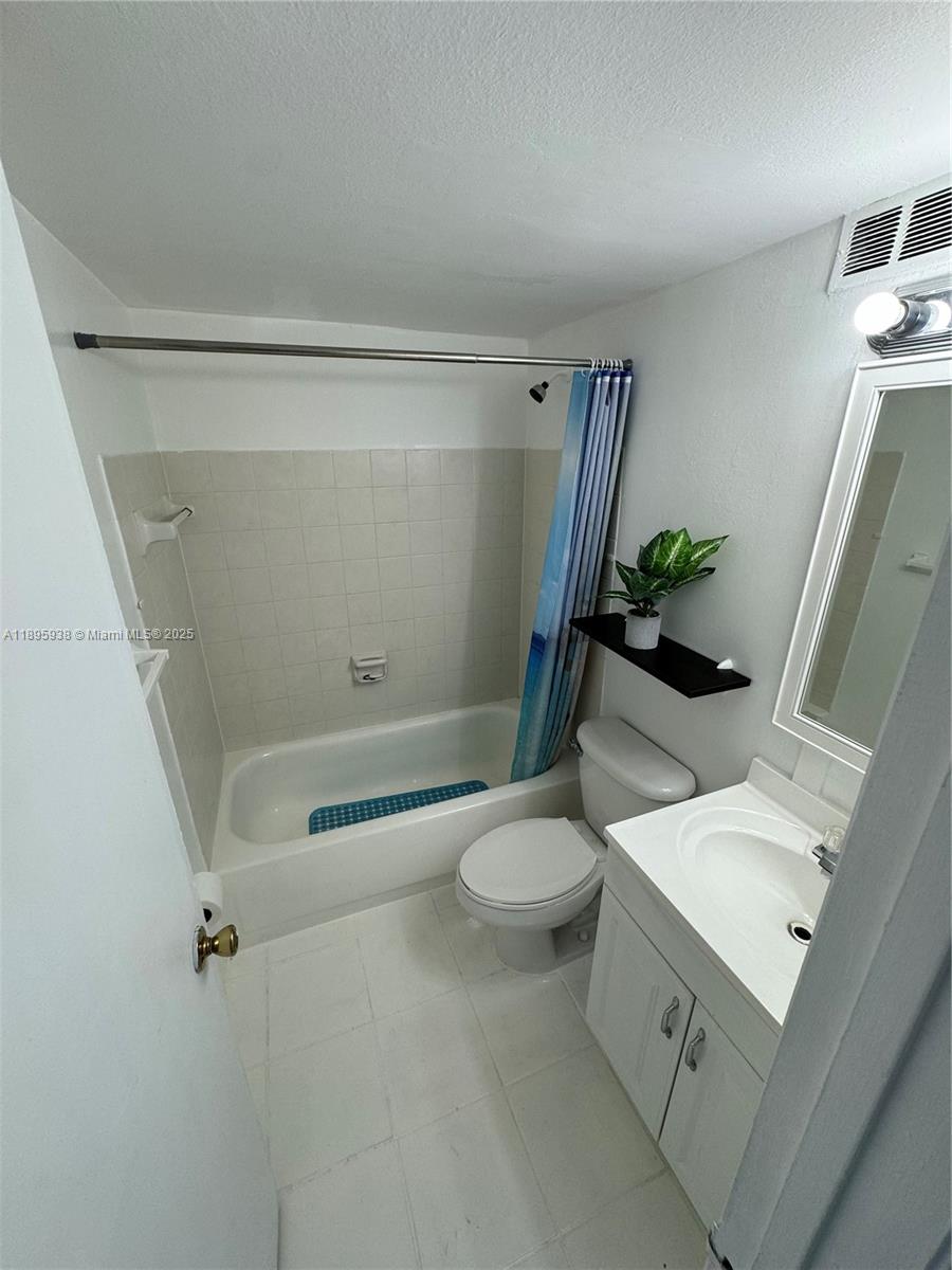 HARBOUR POINTE OF MIAMI C - Residential
