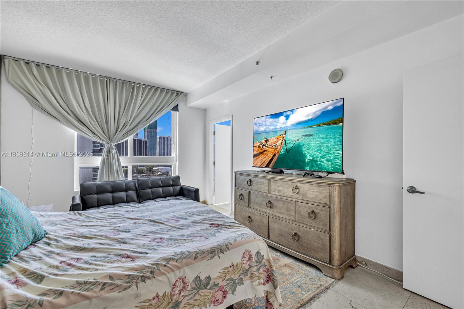 QUANTUM ON THE BAY CONDO - Residential