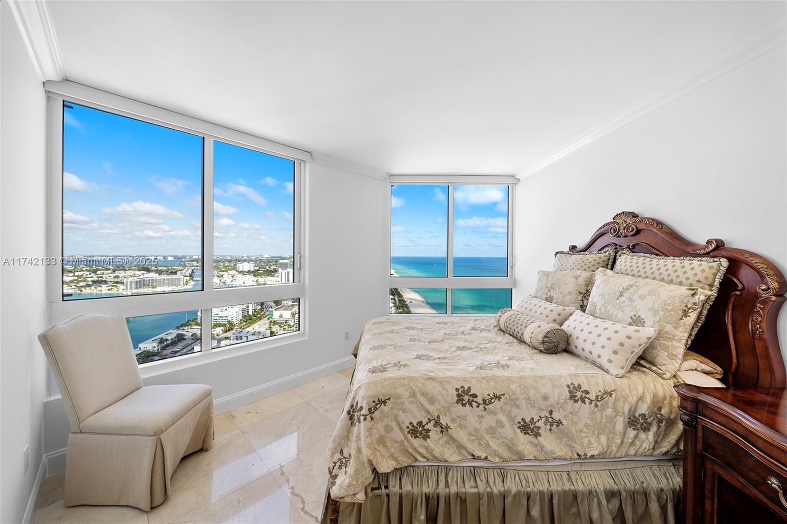 AKOYA CONDO - Residential