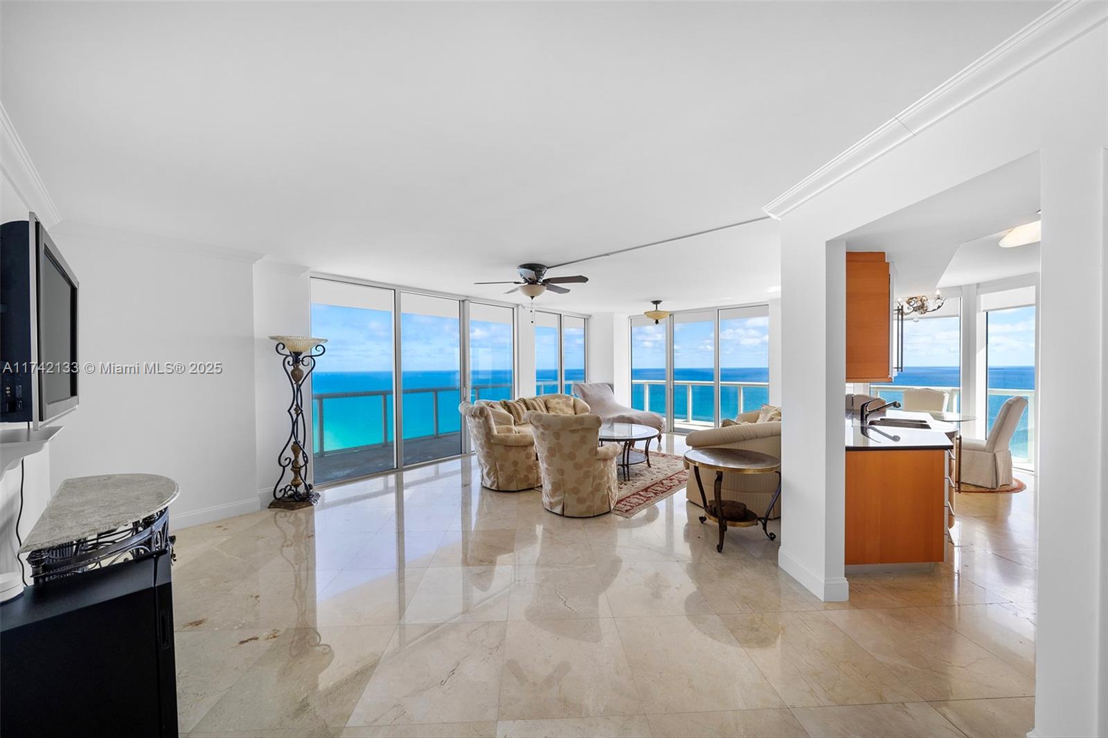 AKOYA CONDO - Residential