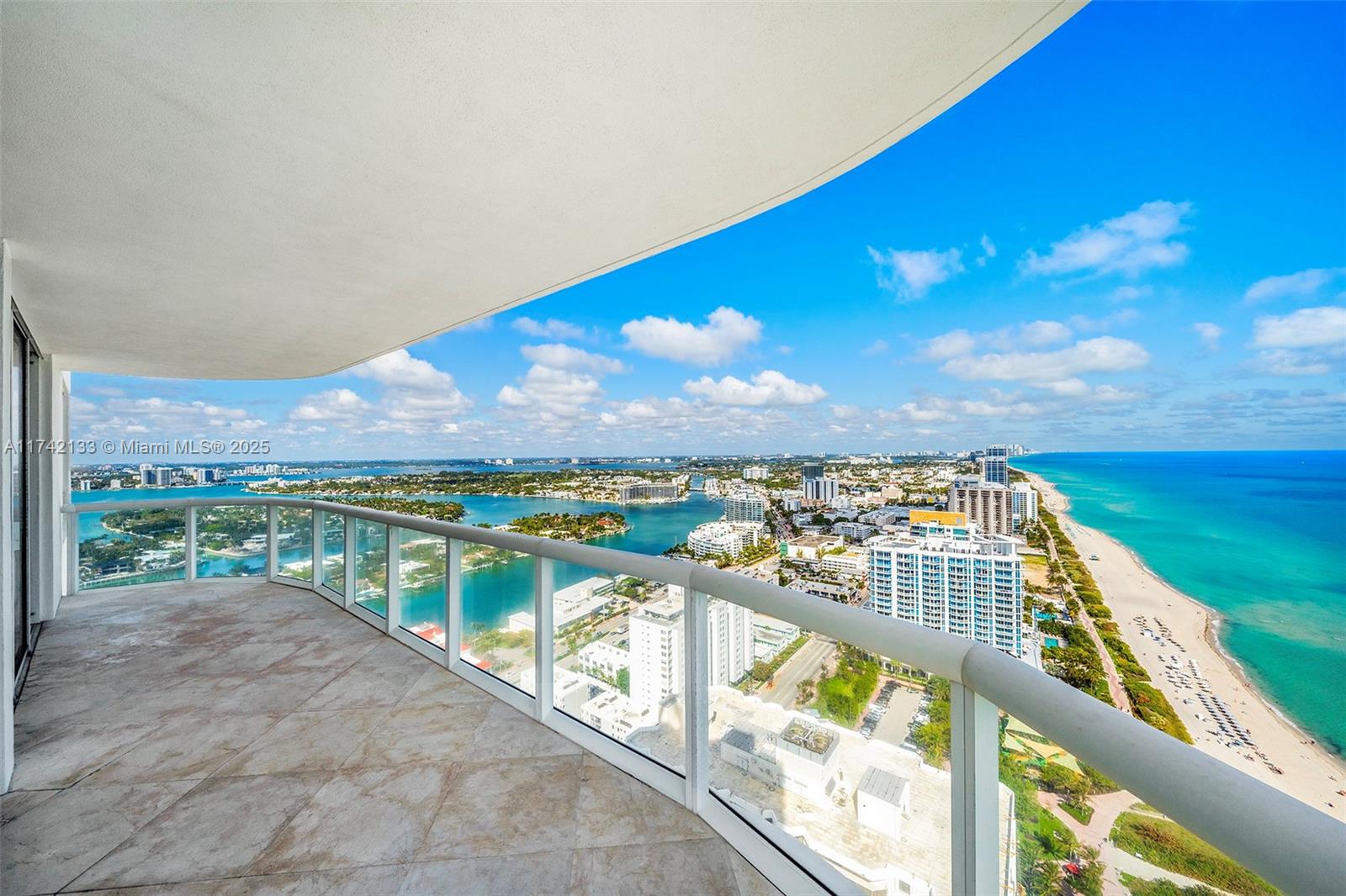 AKOYA CONDO - Residential