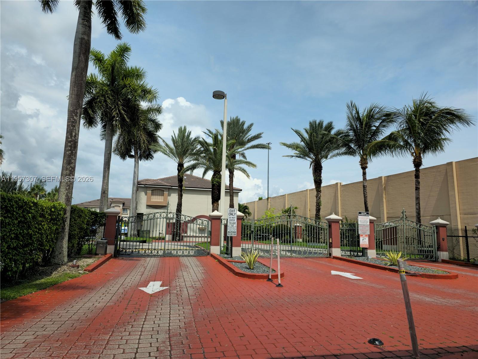 SECRET GARDEN CONDO - Residential