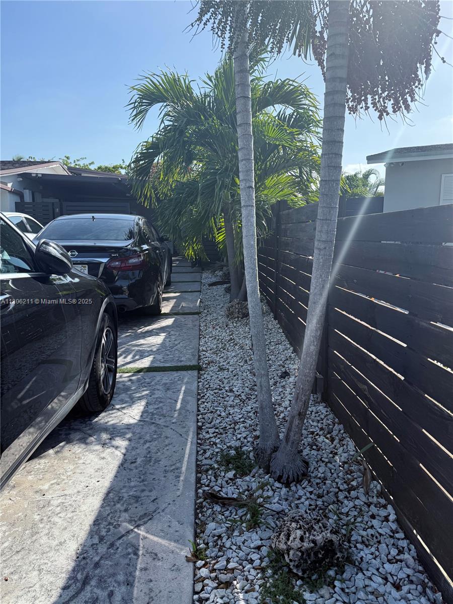 16700 Nw 72nd Ct, Hialeah, Miami-Dade County, Florida - 2 Bedrooms  
2 Bathrooms - 