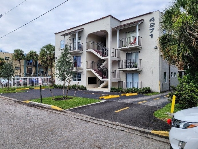4271 NW South Tamiami Canal Dr