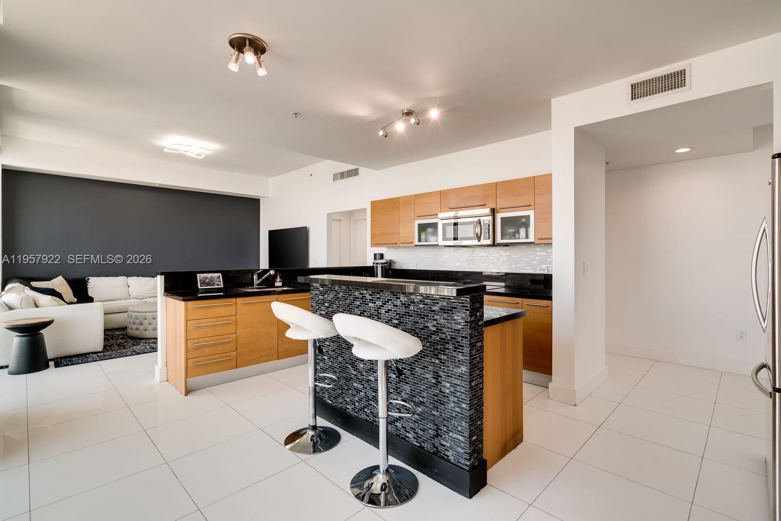 VIZCAYNE SOUTH CONDO - Residential